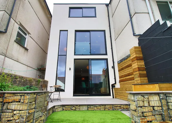 Luxury 4 Bedroom 4 Ensuite Home In Penarth