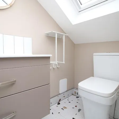 Luxury 4 Bedroom 4 Ensuite Home In Penarth Cardiff Exterior photo