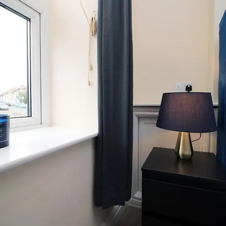Luxury 4 Bedroom 4 Ensuite Home In Penarth Cardiff Exterior photo